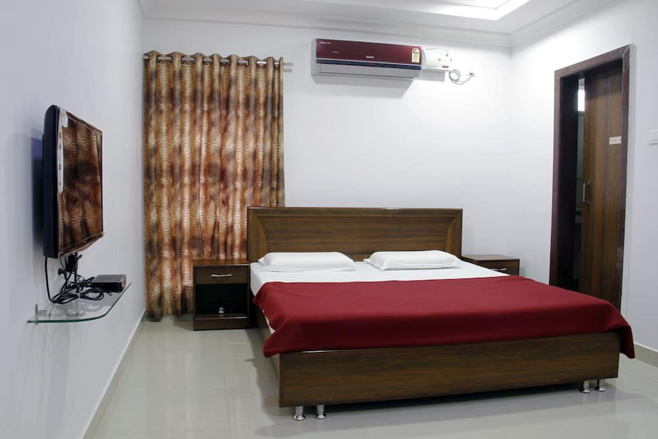 Deluxe Bedroom
